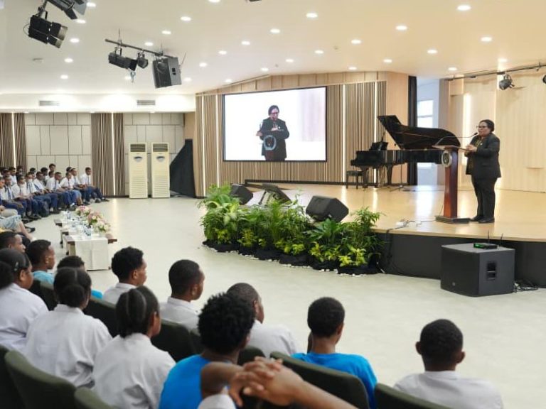 Terbaru: Kunjungi SLH Gunung Moria, Wamendagri Ribka Haluk Dorong Anak-Anak Tanah Papua Jadi Agen Perubahan